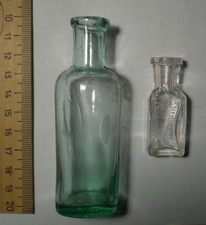 Два пузырёчка дореволюционных одним лотом. БРОКАРЪ