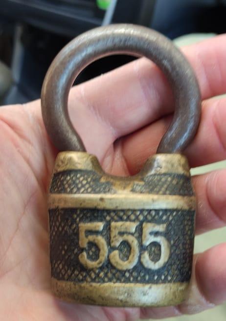 замок старинный редкий , 19 век, коллекционный