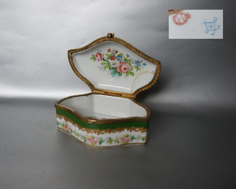 редкая шкатулка цветы Sevres Франция 19 в