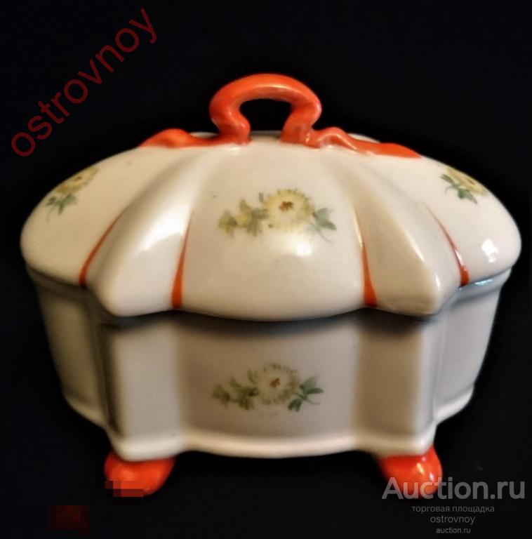 Шкатулка, фарфор. Мини. Булавочница. Есть изъяны.