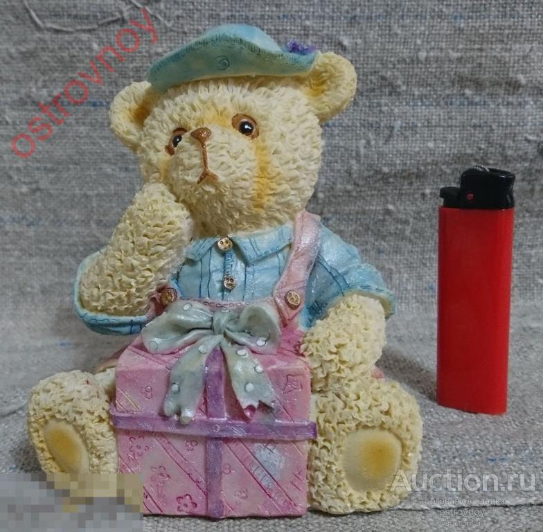 Копилка. Статуэтка, фигурка. Медвежонок с подарком. Полистоун. Игрушка. Мишка.