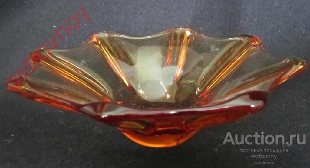 Ваза для фруктов, конфетница. Цветное (чайное) стекло. Чехословакия. 20,5 см.