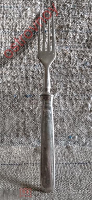 Столовые приборы. Вилка, L= 18 см. СССР, Павлово, завод им. Сталина. нерж.