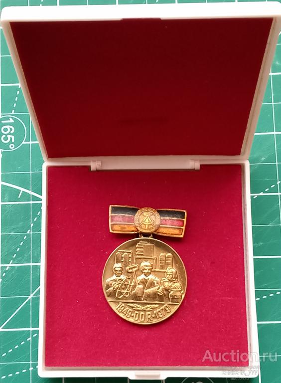 501-94. Медаль "30 лет республике".В футляре.ГДР