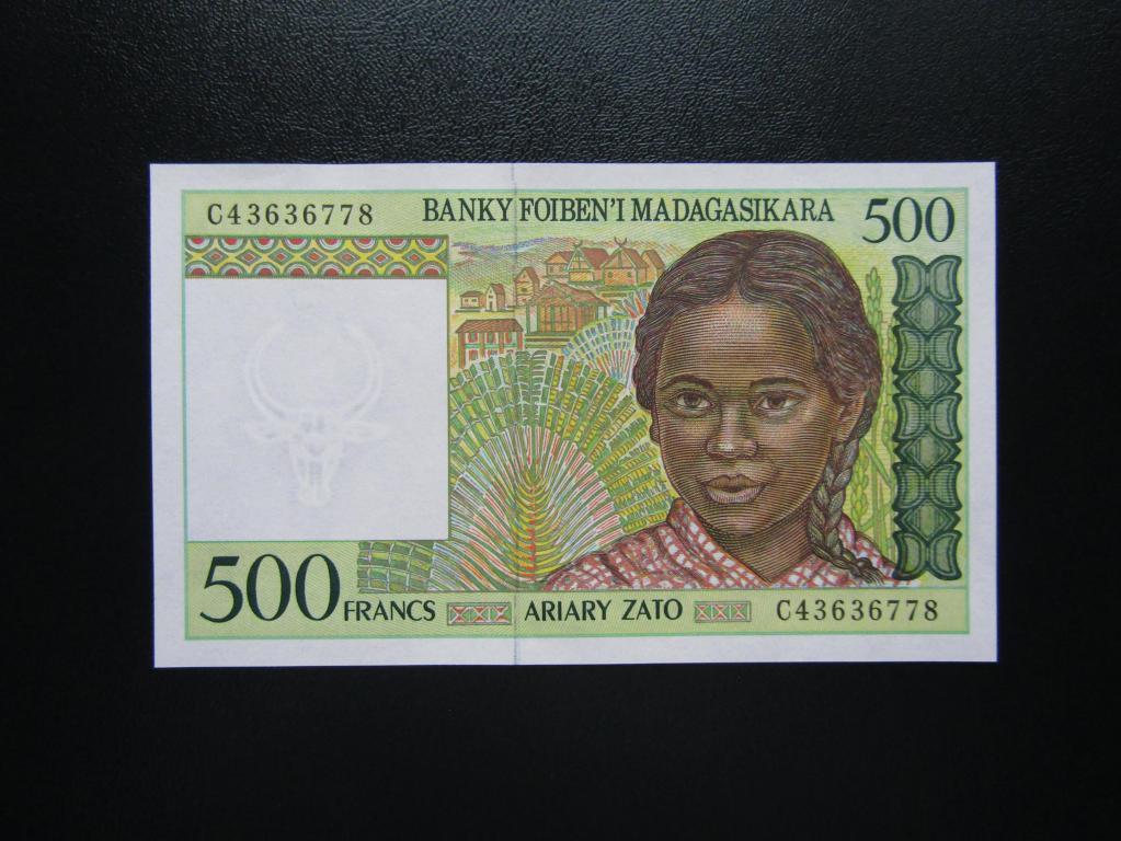 Мадагаскар - 500 франков (100 ариари)  1995 г. UNC. Р-75b.