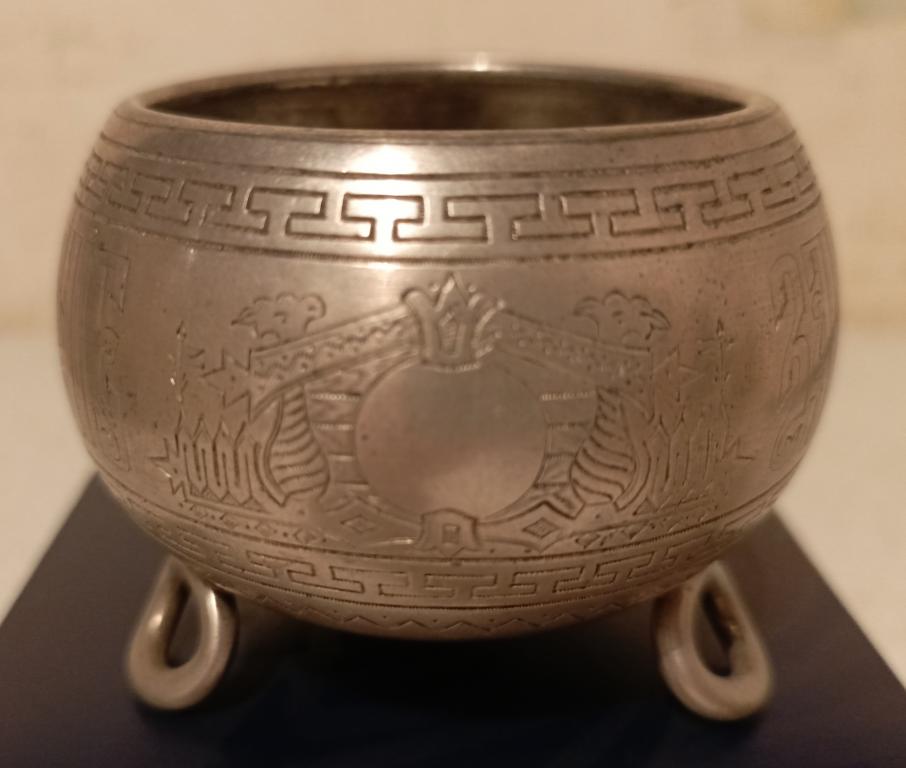 Солонка с пословицей+ложечка. Серебро 84 проба. С.- Петербург 1880г.