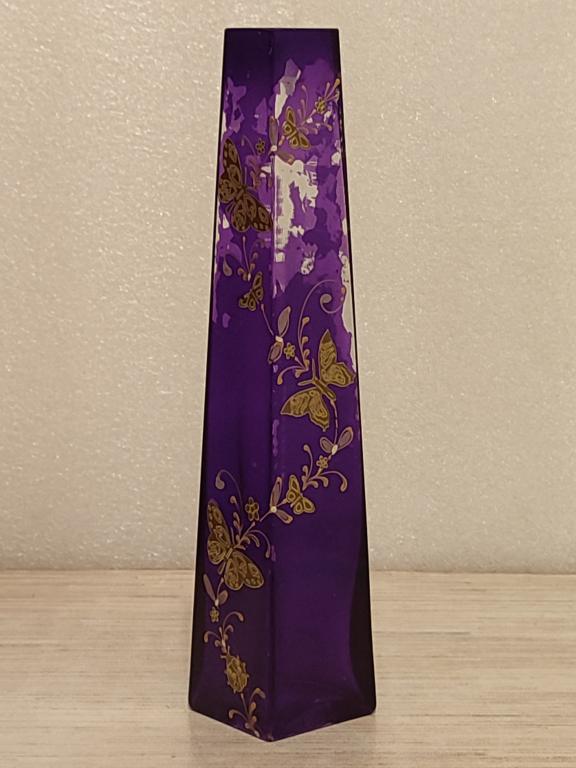 Ваза. Вазочка. Редкая форма. Высота - 29,5 см.