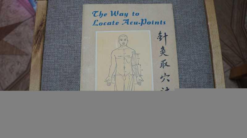 #1692919 Jiasan Yang The Way to Locate Acu-Points  (Атлас акупунктуры).
