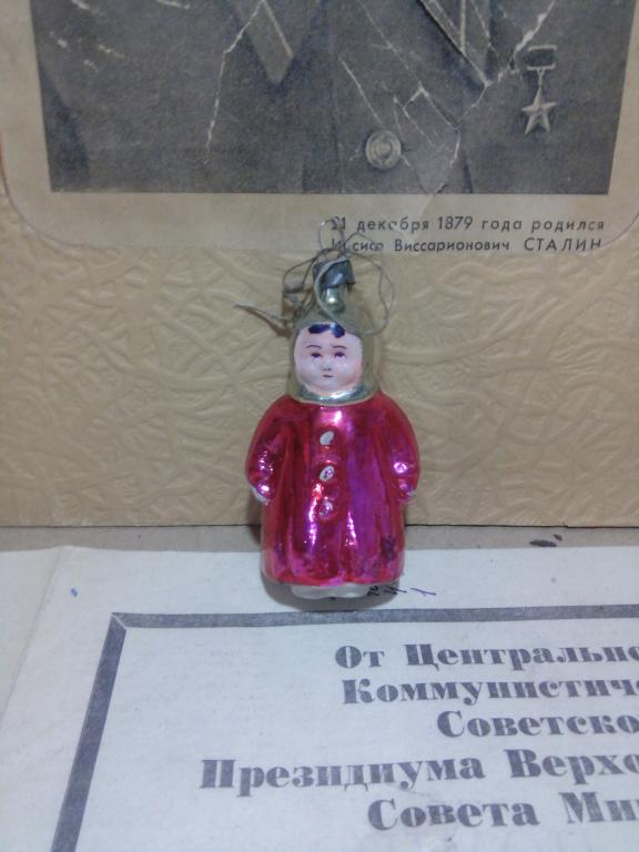 Игрушка ёлочная.Девочка в шубке.Стекло.СССР