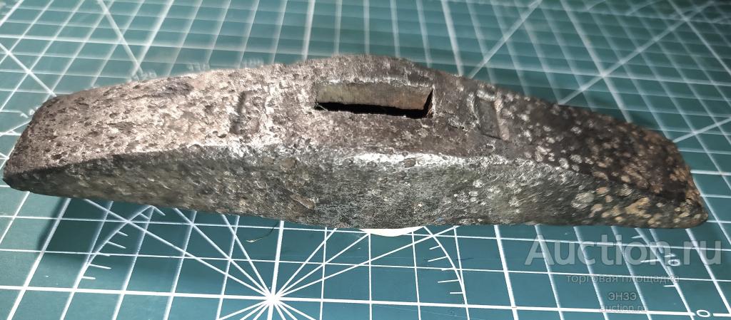 Антикварный молоток для насечки мельничных жерновов ,с клеймами