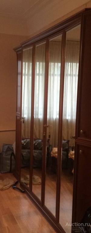 Спальня Италия шкаф, комод, кровать, зеркало, две тумбы орех. Отличное состояние