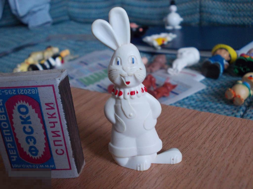мини игрушка БРАТЕЦ КРОЛИК,  колкий  пластик, клеймо - цена,  из СССР