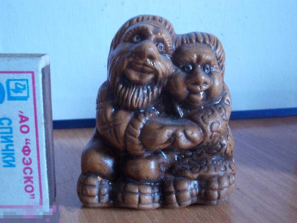 Статуэтка,  БАБУШКА рядышком с ДЕДУШКОЙ,  керамика, в подарок БАБУШКЕ и ДЕДУШКЕ (Зст1)