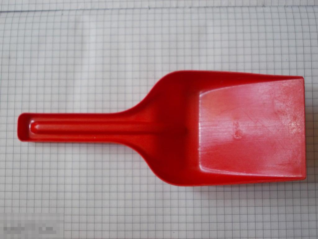 СОВОК ДЕТСКИЙ, СОВОЧЕК - целлулоид ?, клеймо - цена,  игрушка  времен  СССР,  9 фото в лоте