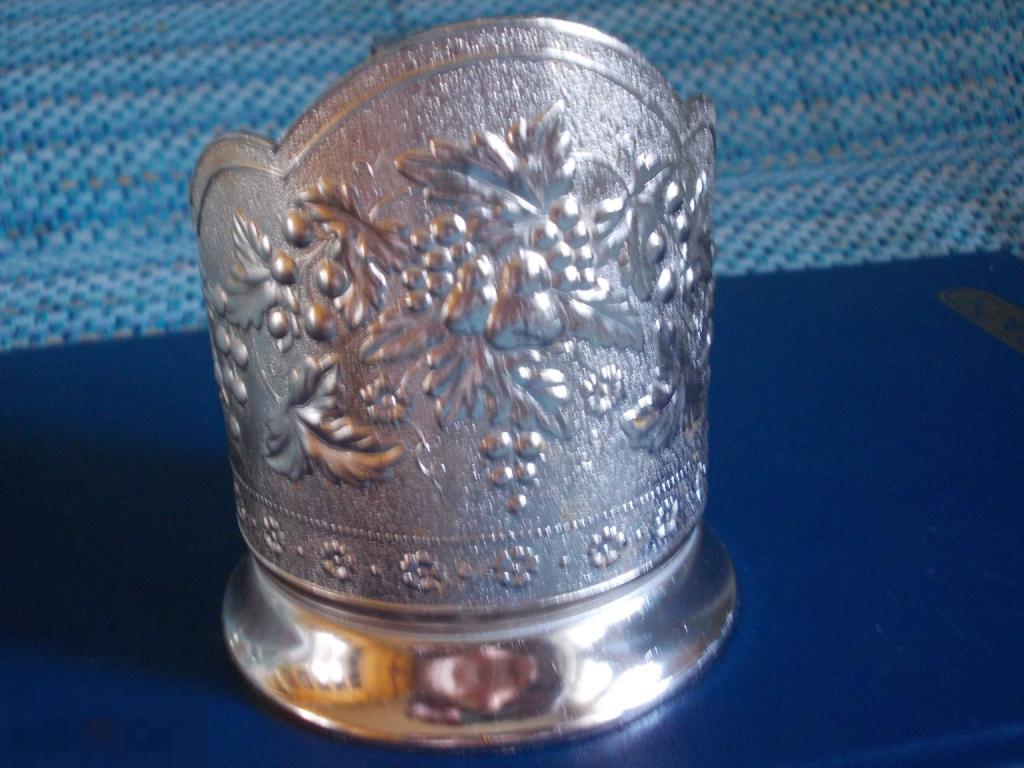 Подстаканник из СССР.  ФРУКТЫ, ГРУША, ВИНОГРАД. Алюминий.