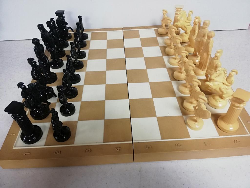 ШАХМАТЫ "РИМСКИЙ МИР" БОЛЬШИЕ  ПЛАСТИК СССР  ДОСКА 40*40 СМ. ПЛАСТИК