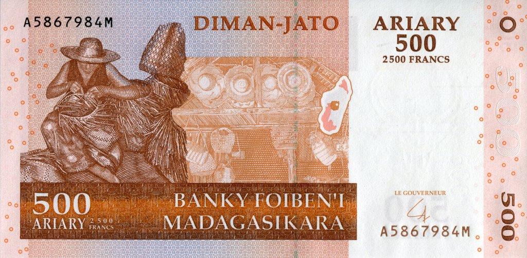 Банкнота Мадагаскар 2004 год 500 ариари "Корзинщик"   
