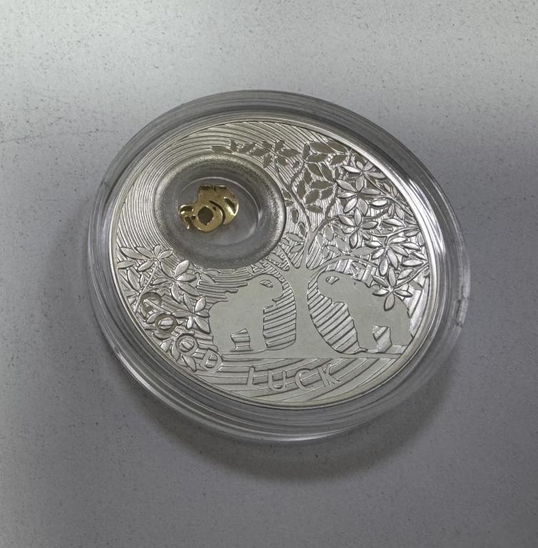 Ниуэ 2 доллара 2012 Слоны на удачу СЕРЕБРО