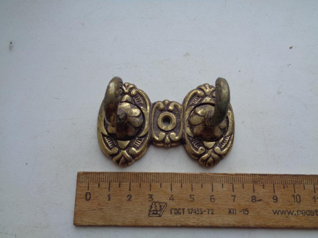 вешалка на два крючка,латунь.