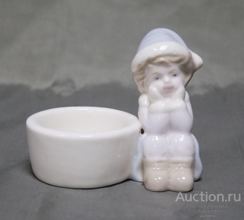 Подсвечник Мальчик, фарфор, высота 7 см, диаметр чаши 4,5 см (51)