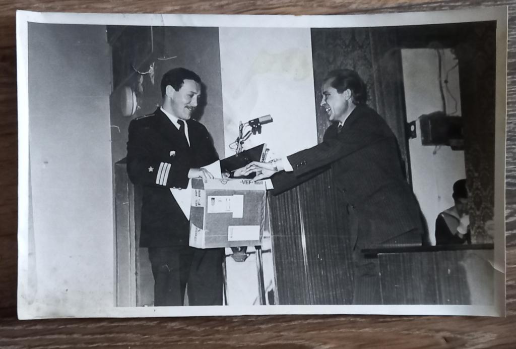 Вручение призов работникам Астраханского Мореходного Училища 1978 год Большой формат 2