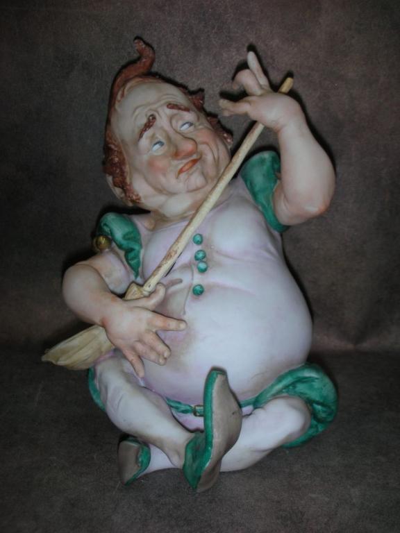 Статуэтка. Фарфор. Гитарист с метлой. Capodimonte. Италия