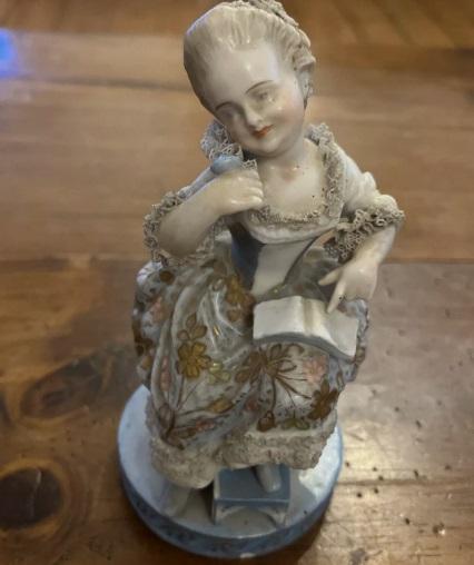 АНТИКВАРНАЯ СТАТУЭТКА ДАМА С КНИГОЙ 1884 - 1902 Sitzendorf зитцендорф КАК Meissen