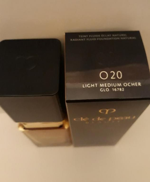 Cle de peau тональный флюид О20