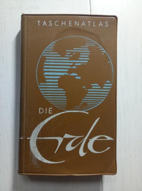 Die Erde Taschenatlas (Земля Карманный атлас). VEB Hermann Haack, 1964