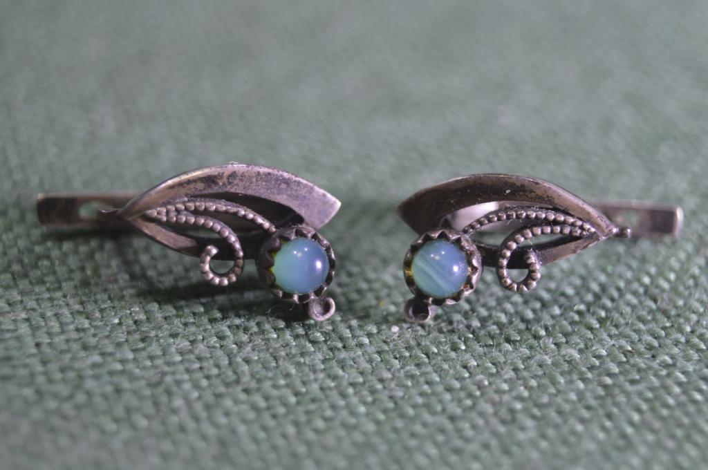 Серьги со вставкой. Зеленый камень. Серебро 925 проба звезда. СССР. 1950е.