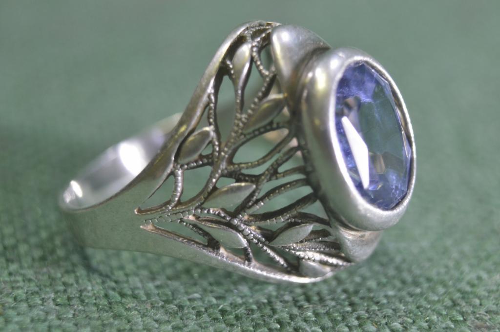 Кольцо с растительным орнаментом. Синий камень. Серебро 875 проба звезда. СССР.
