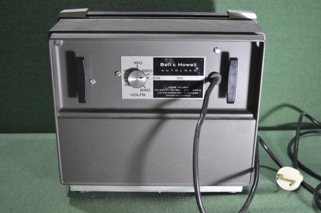 Кинопроектор "Bell and Howell 8 мм". 1970-е годы. США. Состояние нового.