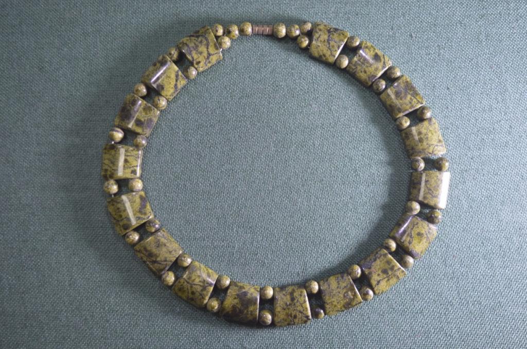 Ожерелье каменное, змеевик. Натуральный камень.