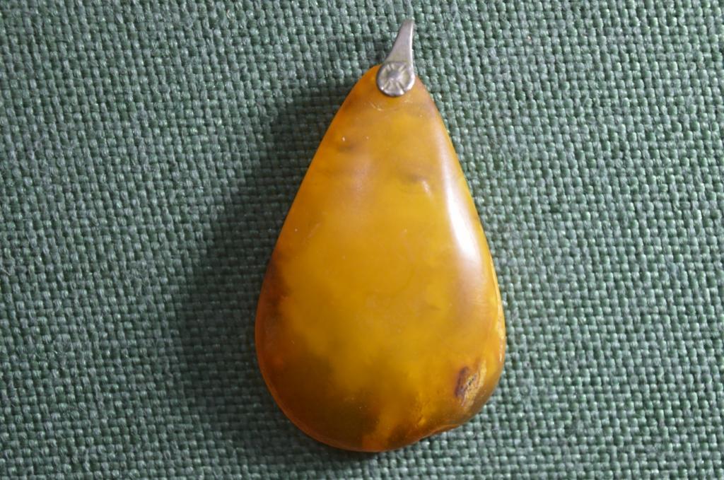 Кулон, подвеска янтарная, в форме груши. Природный натуральный янтарь.