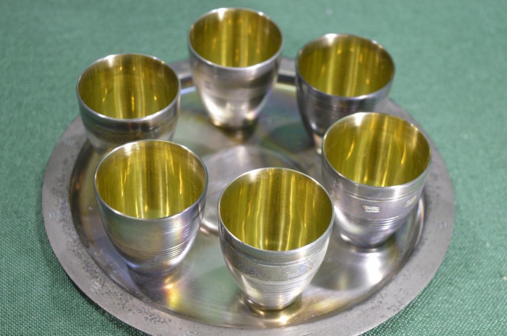 Набор, стопки и поднос. 6 стопок с позолотой. Мельхиор, позолота. Винтаж.