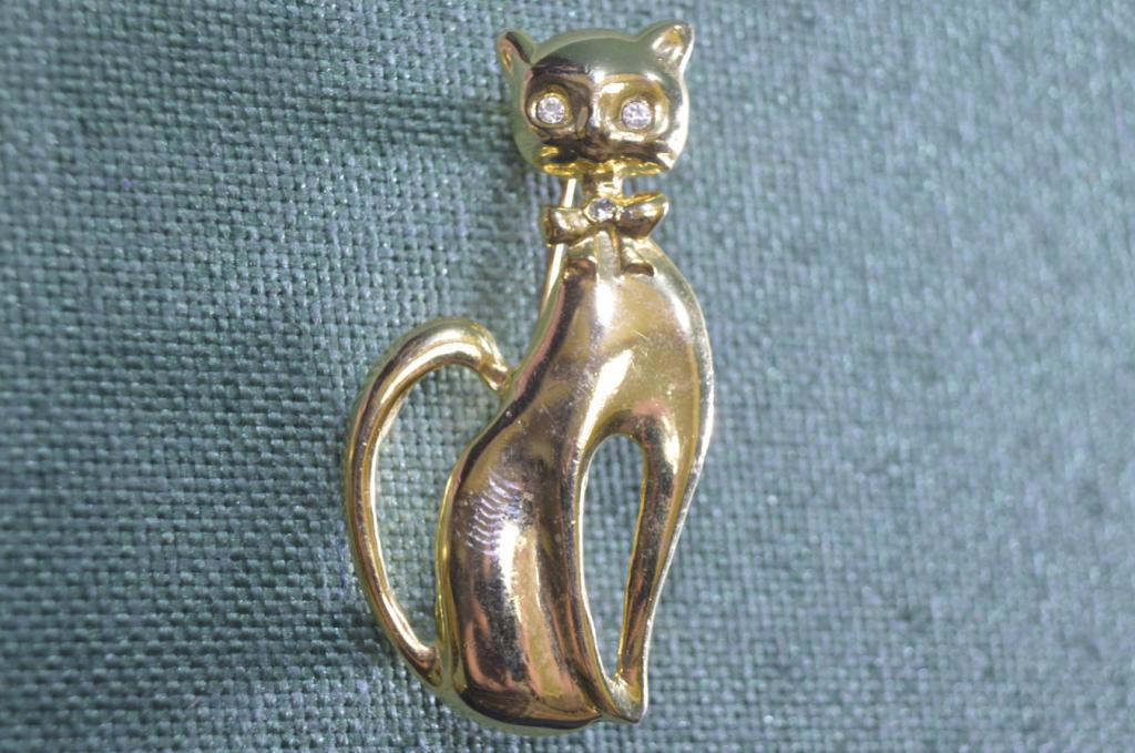 Брошь, брошка "Кошка с бантиком". Заколка, металл. Винтажное украшение.