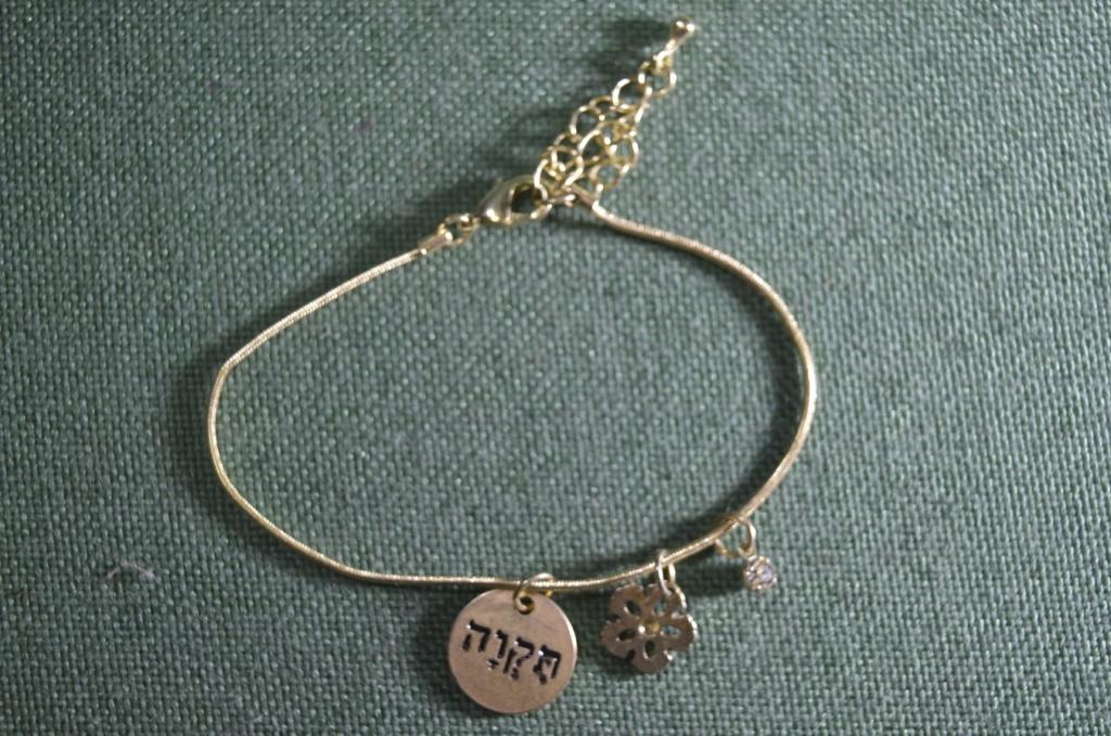 Браслет женский, наручный. Гибкий. Металл, с висюльками. Винтаж.