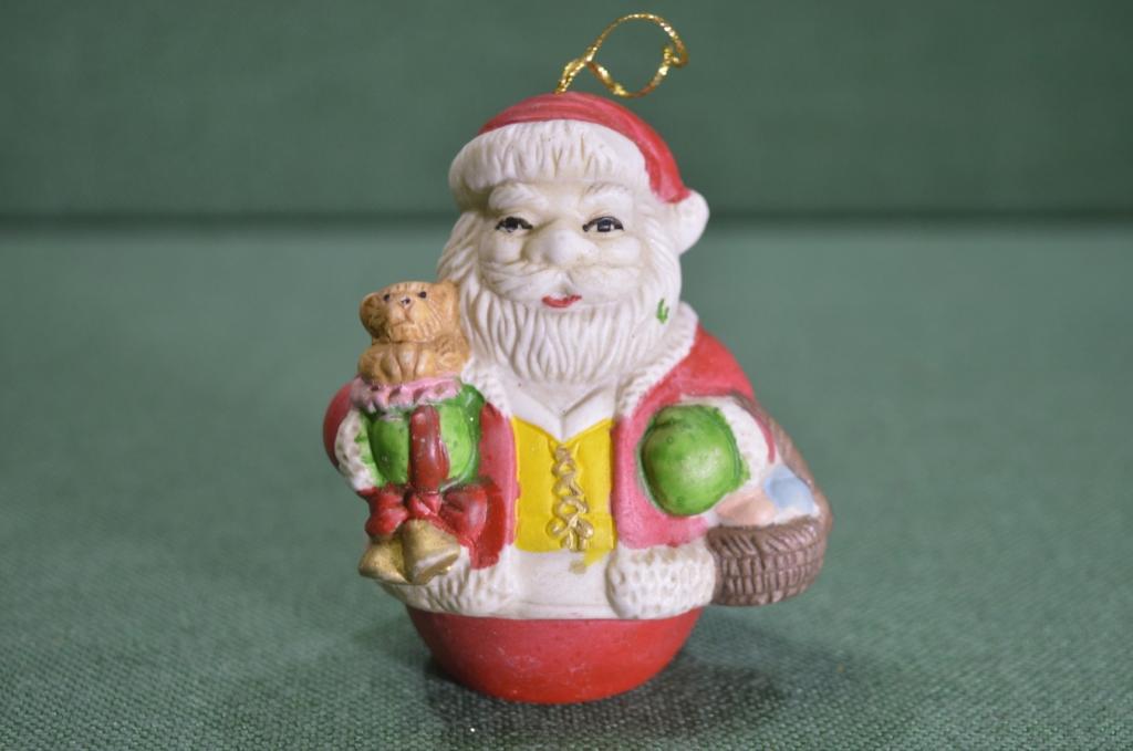 Фигурка, статуэтка "Санта Клаус с подарками". Новогодняя, Рождественская. Фарфор.