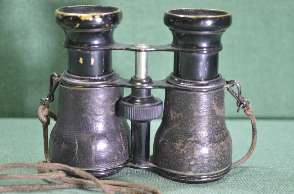 Бинокль старинный театральный или охотничий.