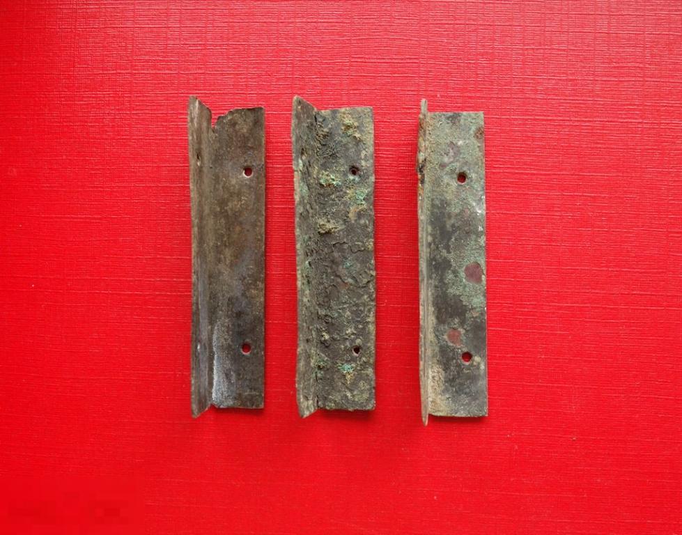 Уголок старинный от шкатулки 3шт.