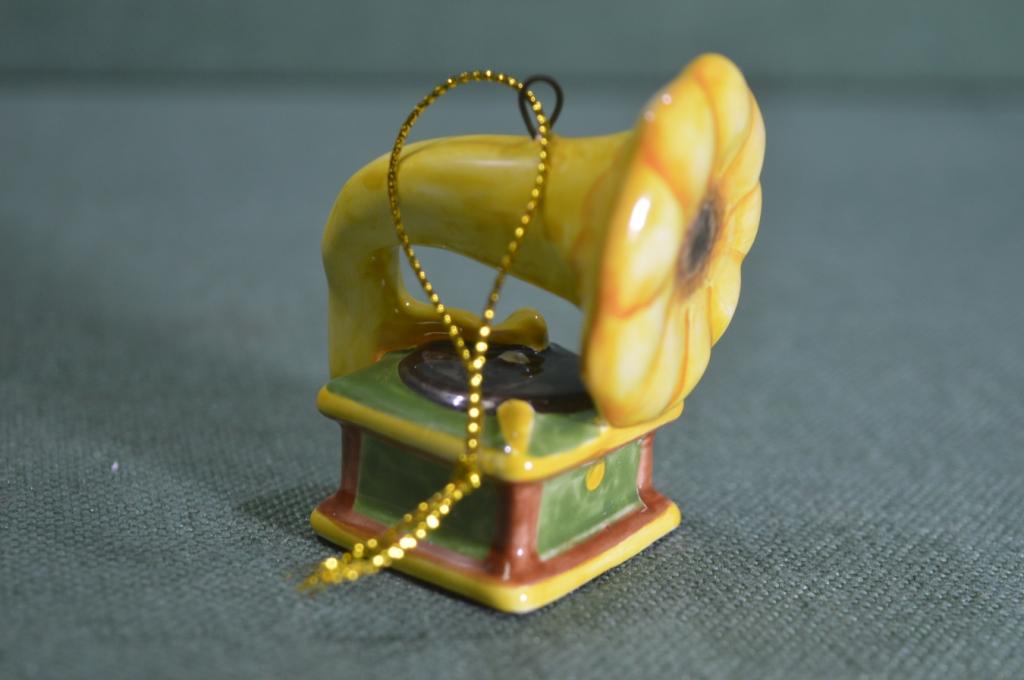 Игрушка елочная "Патефон, граммофон". Музыка, пластинка. Керамика, майолика, ручная роспись. #2