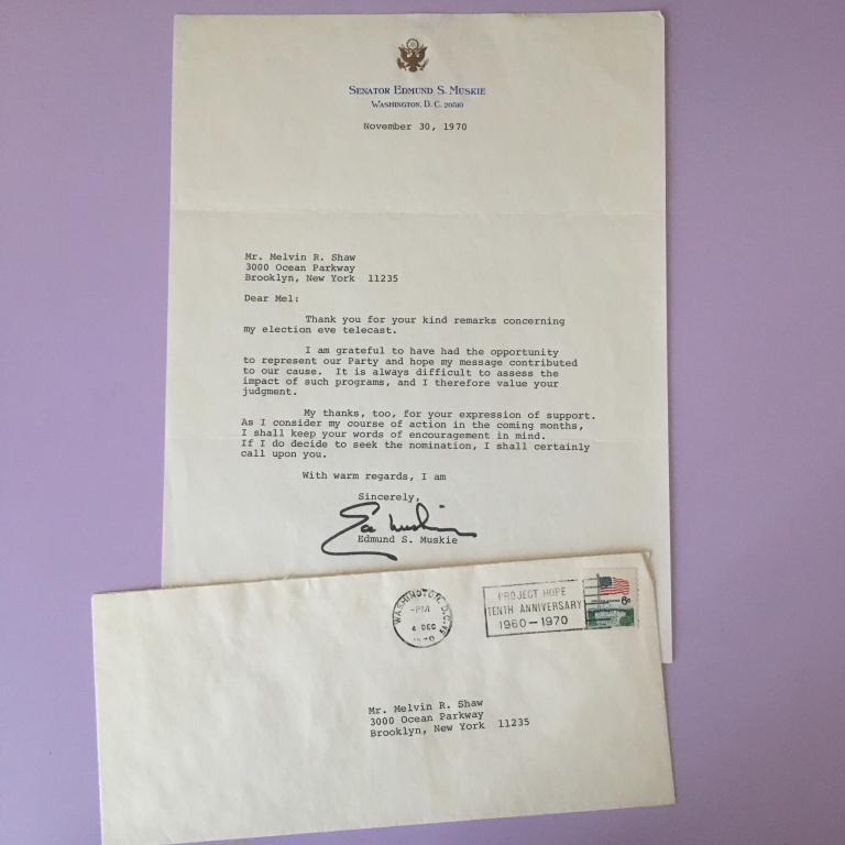 Конверт и письмо с росписью Edmund S. Muskie.
