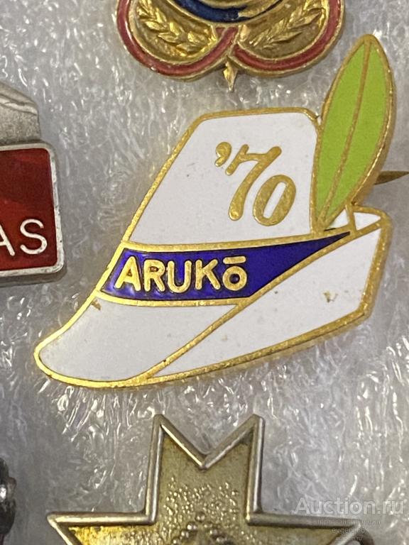Знак иностранный значок  ARUKO 70 ШЛЯПА. ПЕРО. ТЯЖЕЛЫЙ. ЭМАЛЬ РЕДЧАЙШИЙ RRR