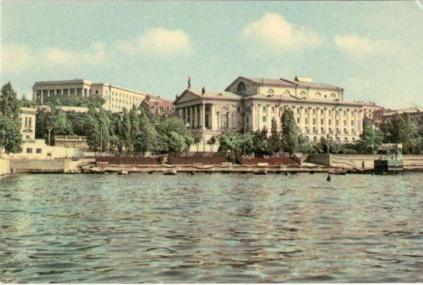 Открытка  Севастополь. Российский драматический театр им. А.В. Луначарского,  1969 (013512)