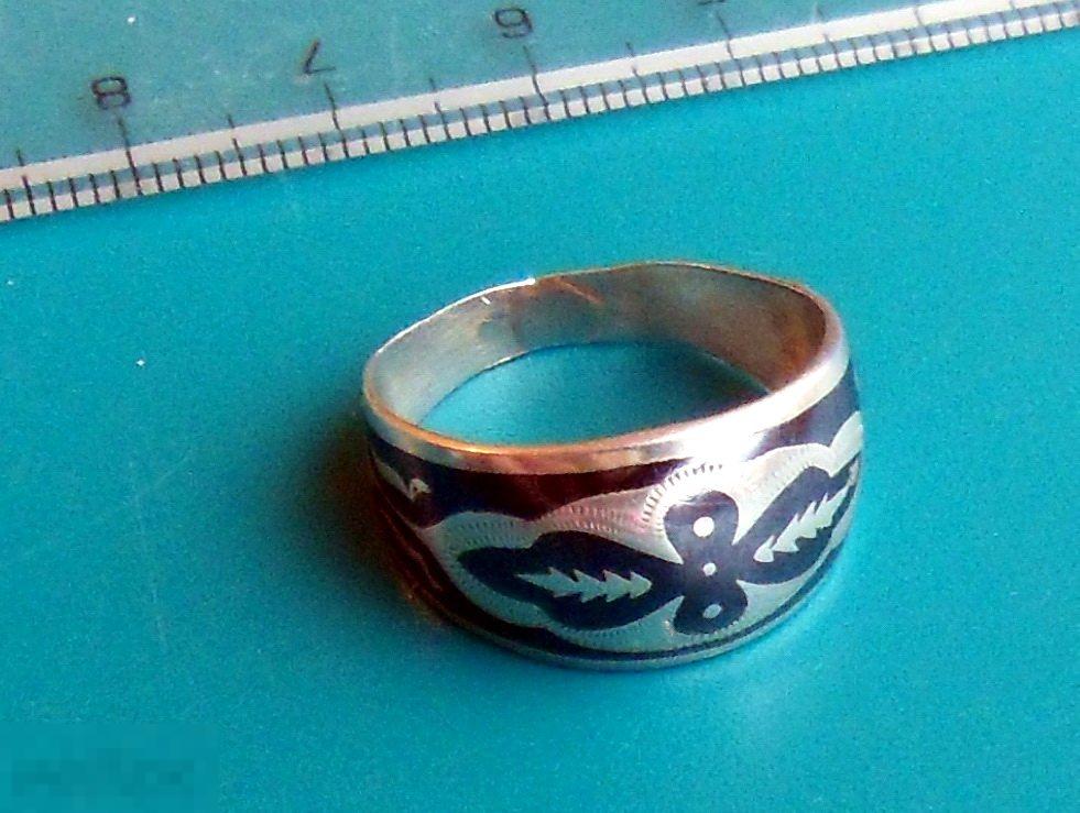 КОЛЬЦО -- СЕВЕРНАЯ ЧЕРНЬ -- 2,8 гр. серебро проба звезда 875. СССР. --- (ш.К.)