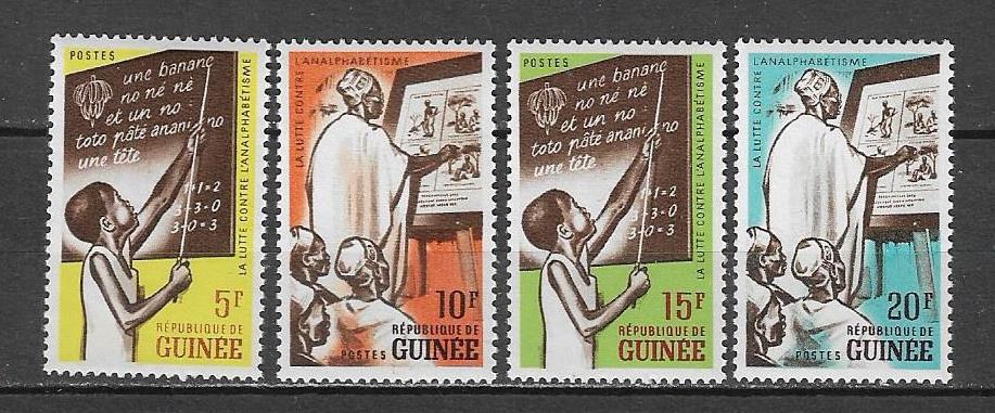 Гвинея 1962 г.  Кампания по борьбе с неграмотностью **