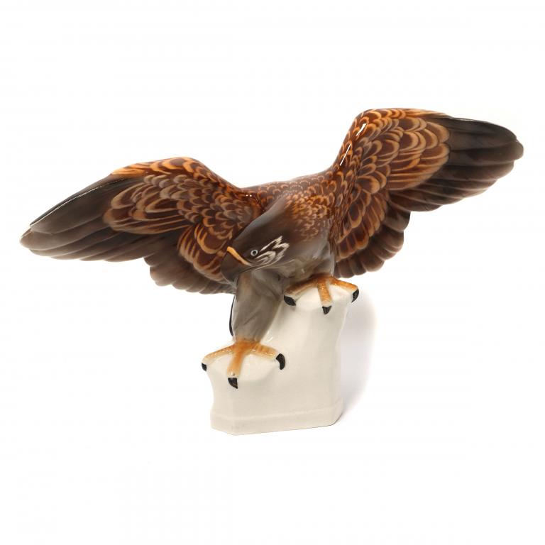 Фарфоровая фигура "Орел на камне​". Sitzendorfer