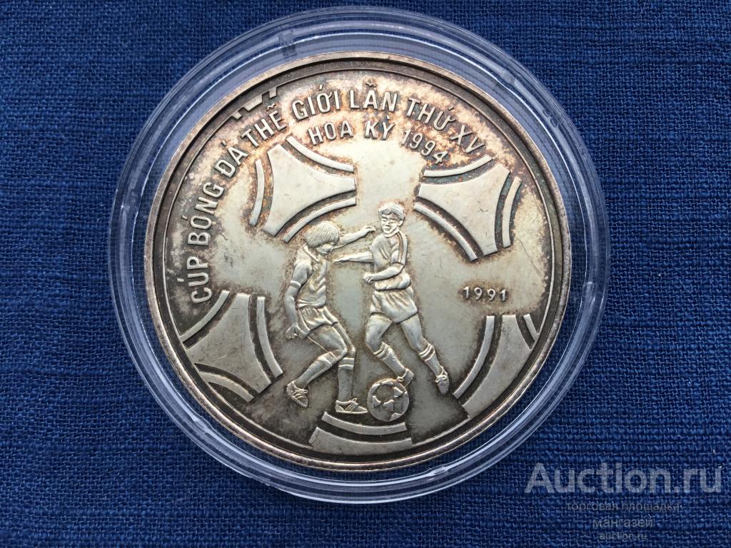Вьетнам 1991 год 100 донг. Футбол чемпионат мира 1994. Серебро