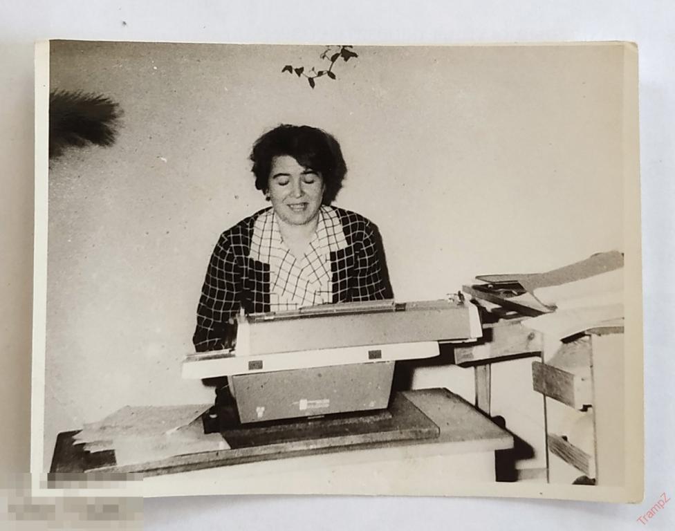 Фотография печатная машинка, женщина секретарь #125