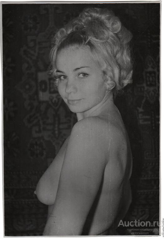 9576-4 - 1972 Домашняя фото сессия Негатив 11x7 Девушка Женщина Эротика Квартира СССР
